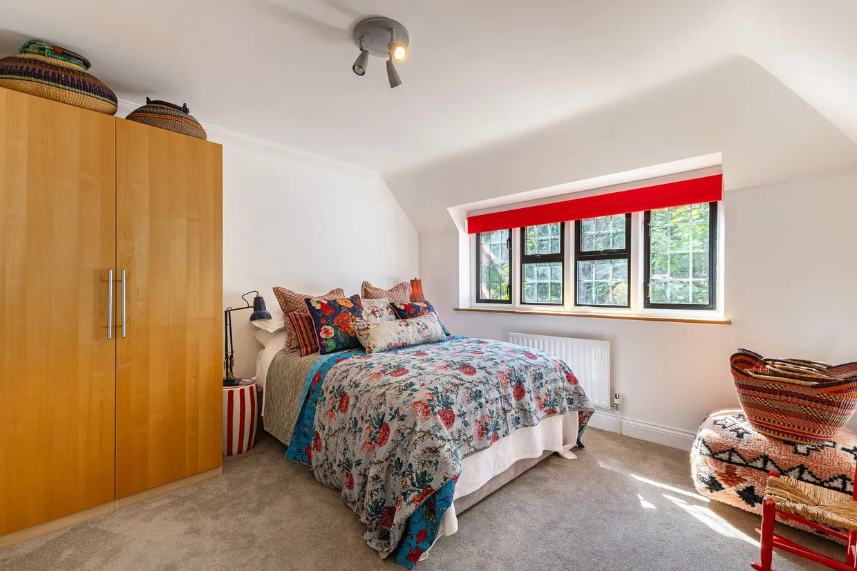 Grantley Avenue, Guildford, GU5 photo 15