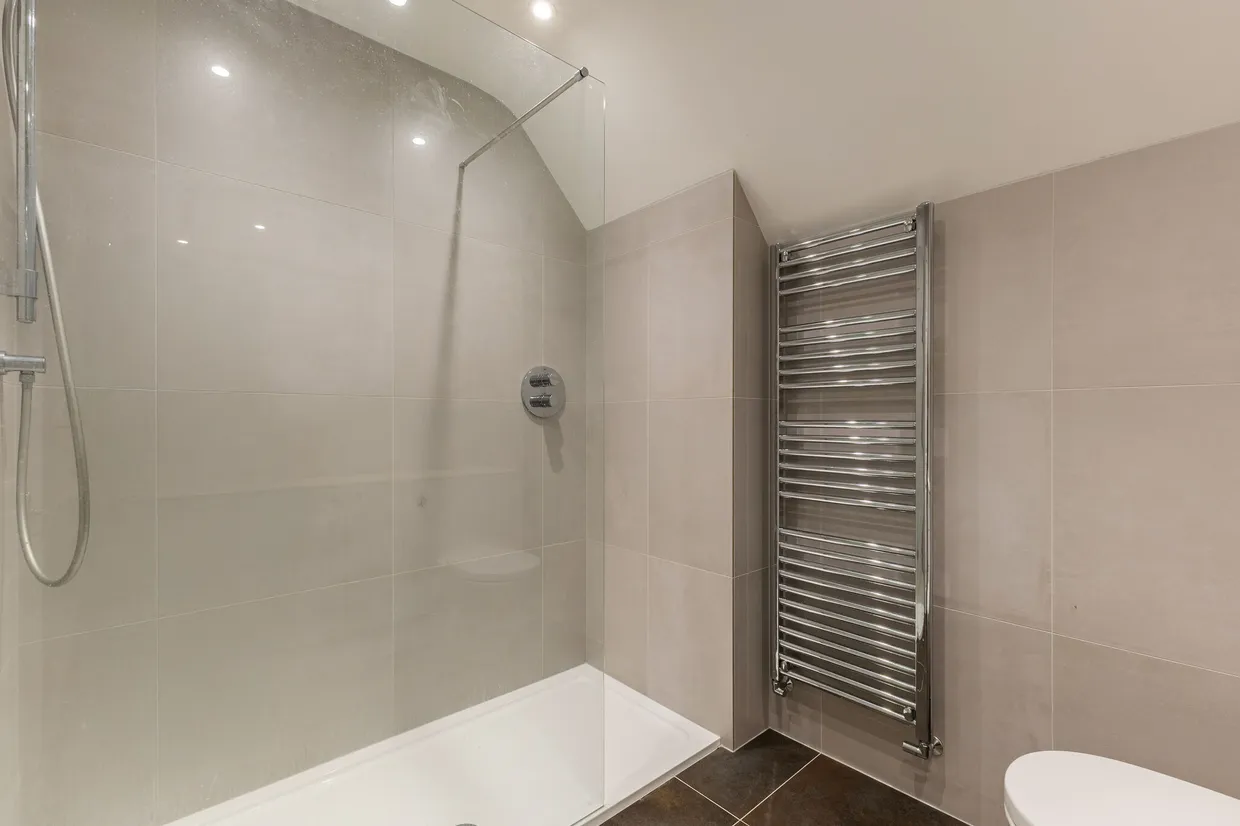 Grantley Avenue, Guildford, GU5 photo 18