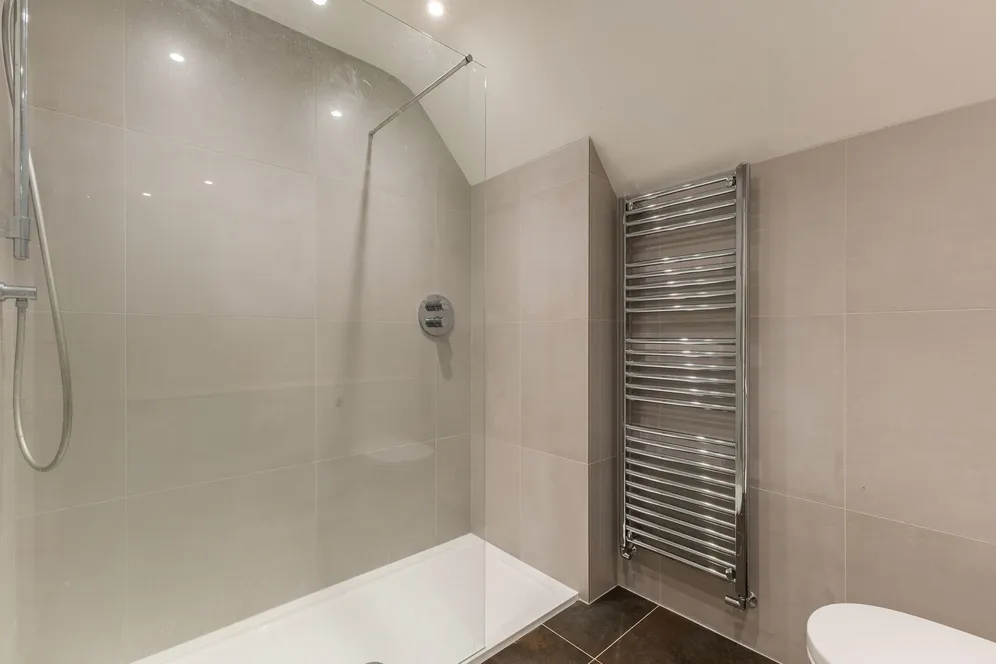 Grantley Avenue, Guildford, GU5 photo 18