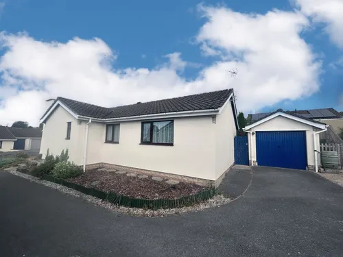 Keevil Avenue, Calnephoto