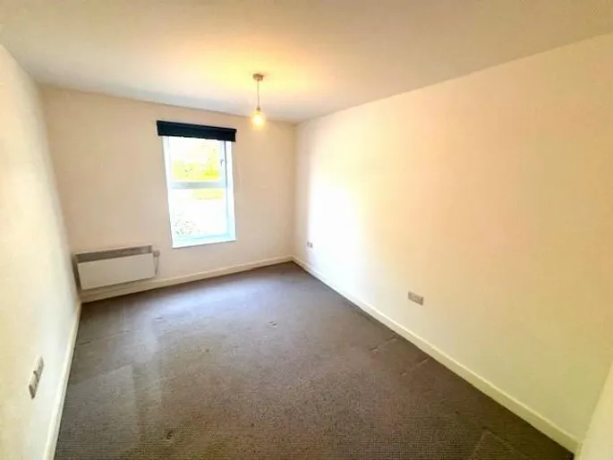 Property carousel image 3