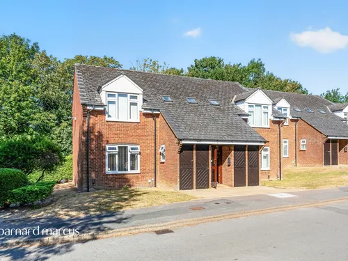Henbit Close, Tadworthphoto
