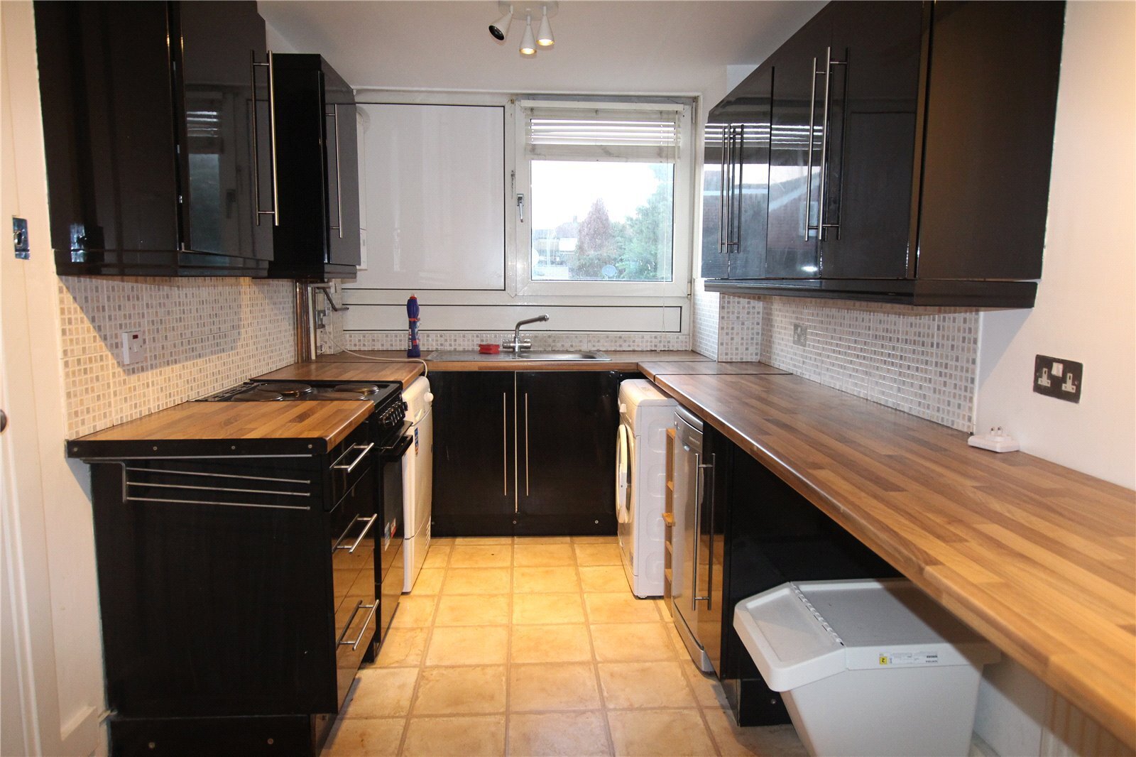 Ray Lodge Road, Woodford Green, IG8 Image 2