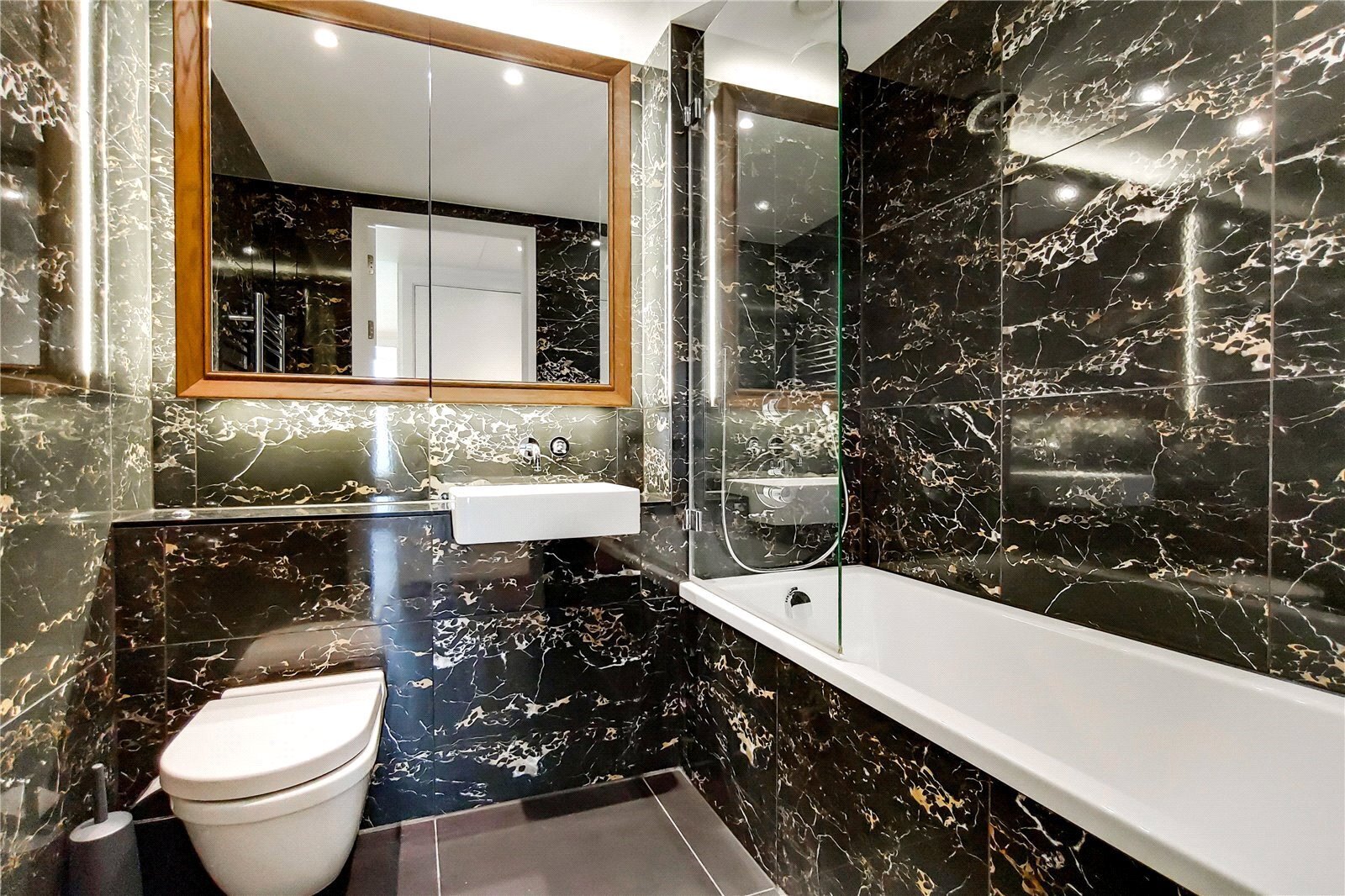 Wandsworth Road, London, SW8 Image 8