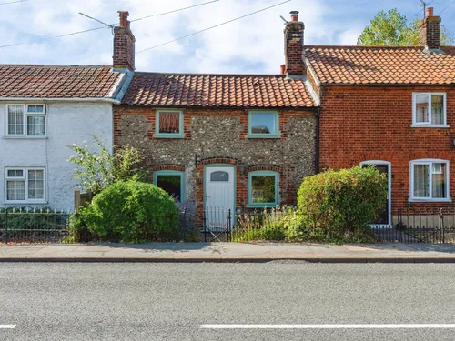 Shipdham Road, DEREHAMphoto