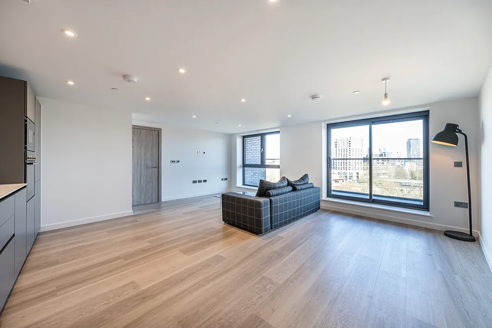 Plough Road, London, SW11 photo 4