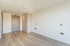 Plough Road, London, SW11 photo 5