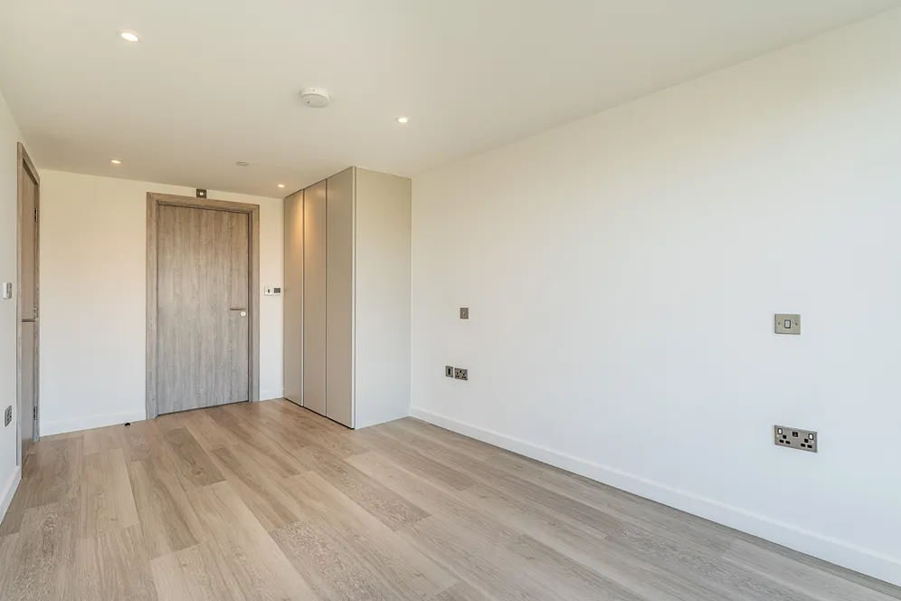 Plough Road, London, SW11 photo 5