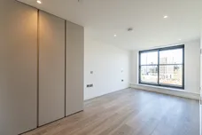 Plough Road, London, SW11 photo 6