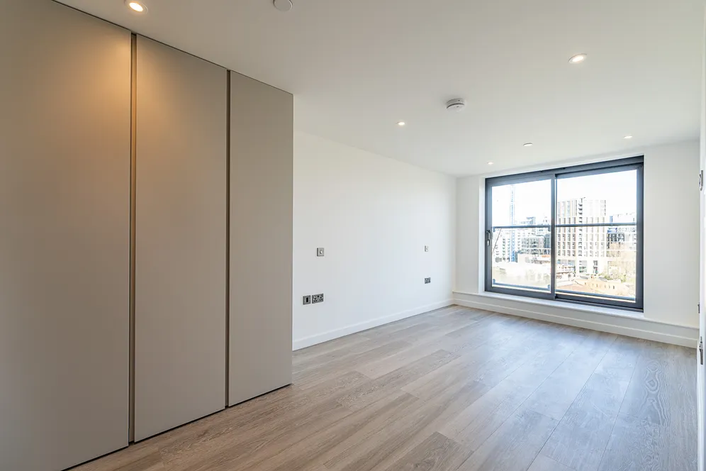 Plough Road, London, SW11 photo 6