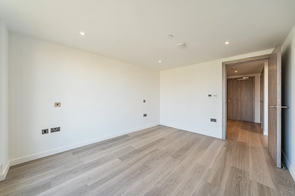 Plough Road, London, SW11 photo 8