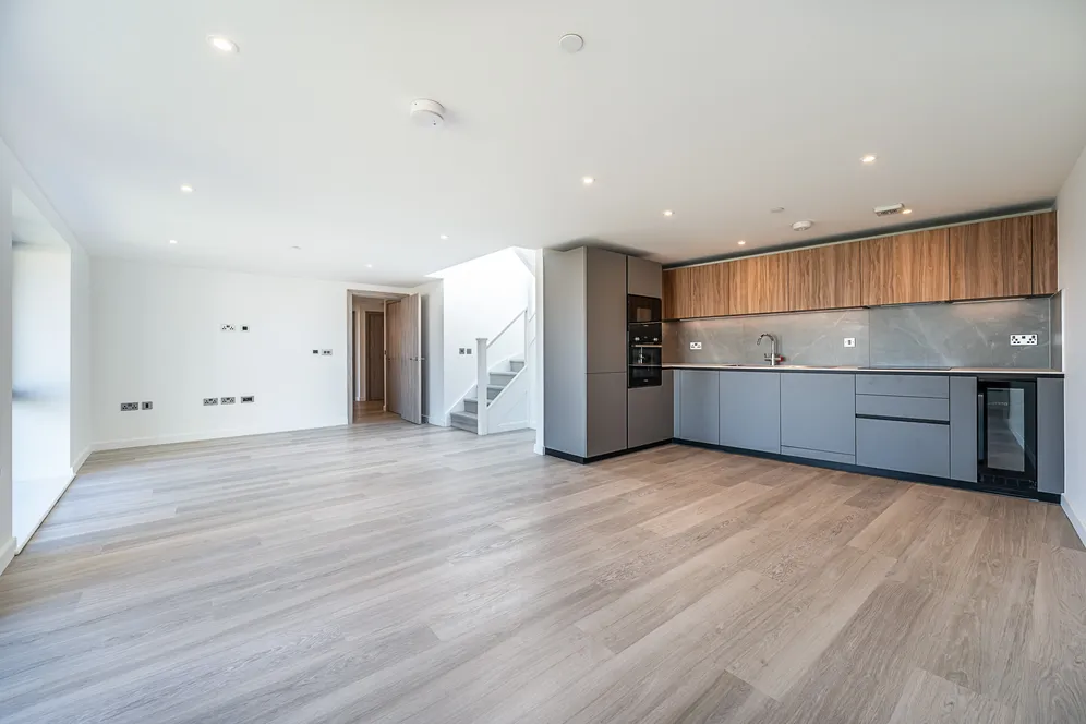 Plough Road, London, SW11 photo 2