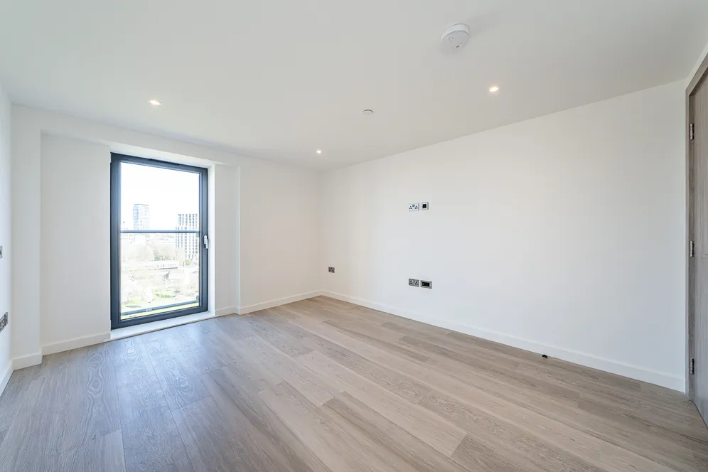 Plough Road, London, SW11 photo 4