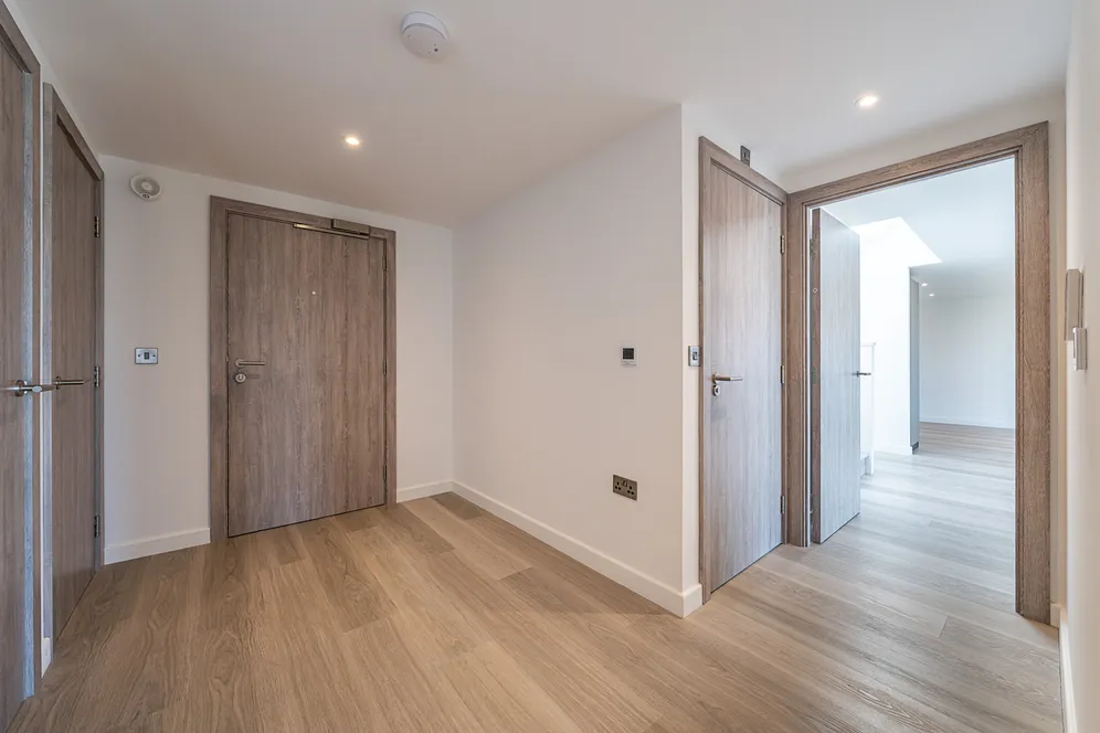 Plough Road, London, SW11 photo 5