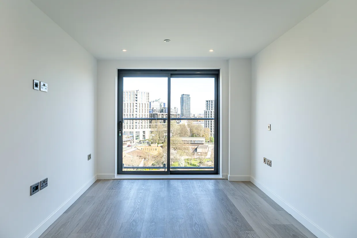 Plough Road, London, SW11 photo 11
