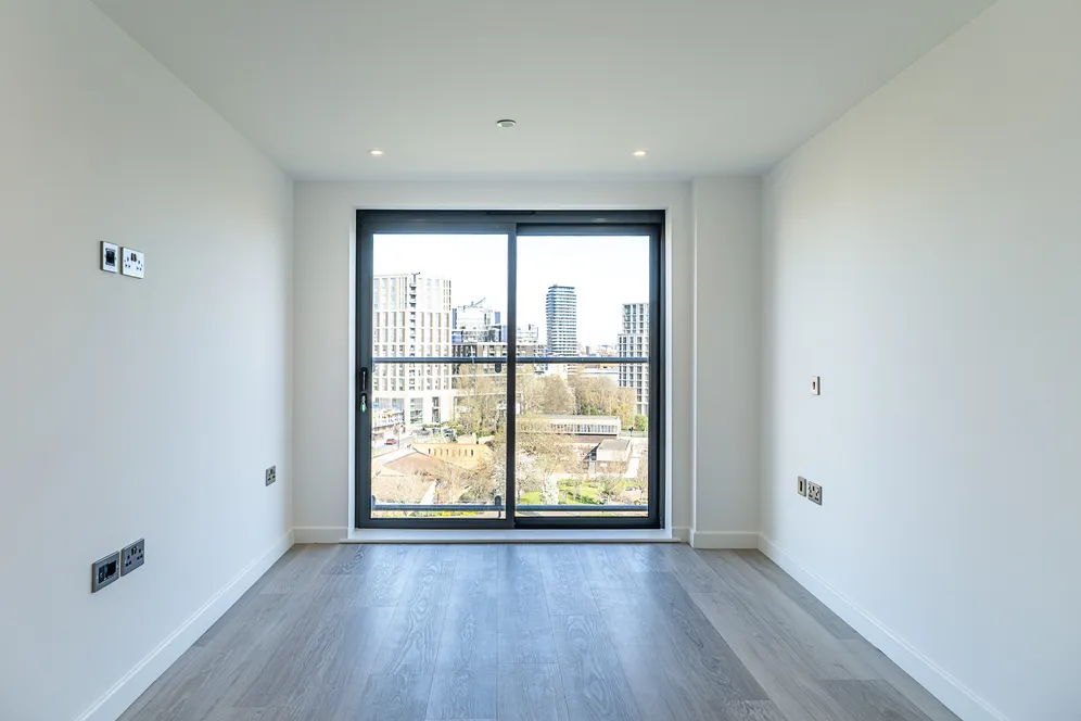 Plough Road, London, SW11 photo 11