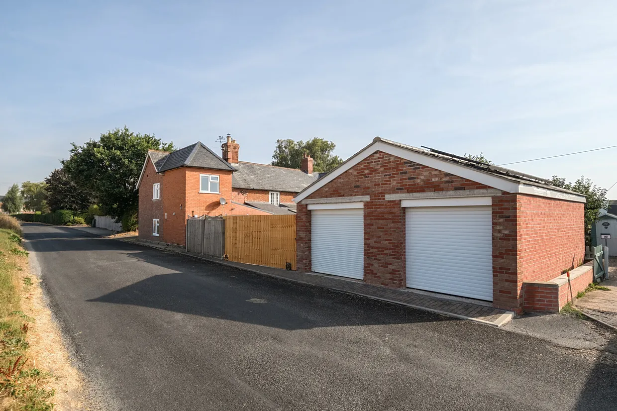 Broad Street, Beechingstoke, SN9 photo 8