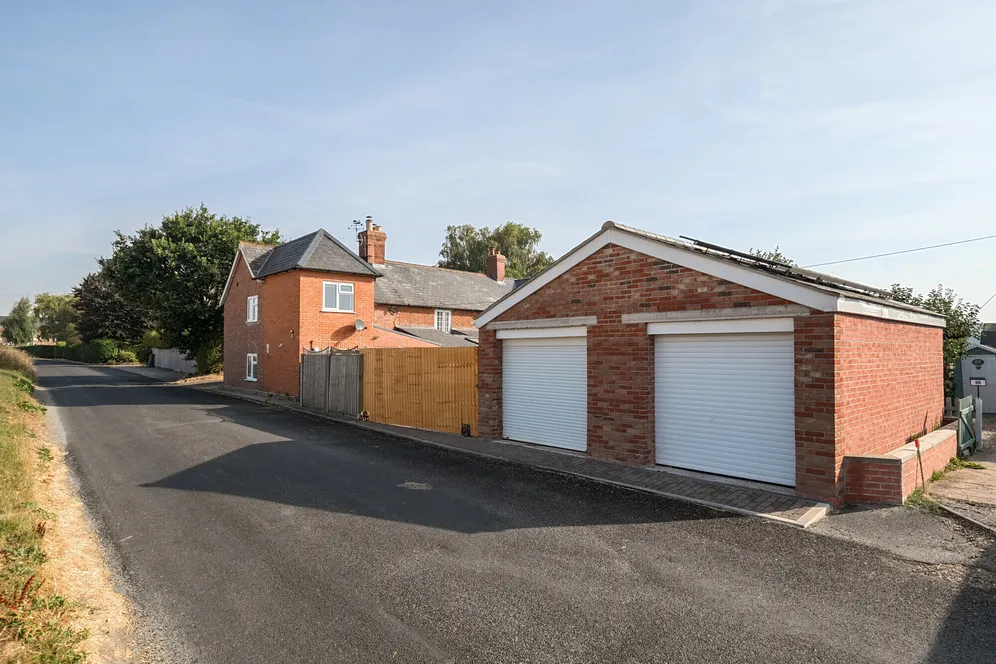 Broad Street, Beechingstoke, SN9 photo 8