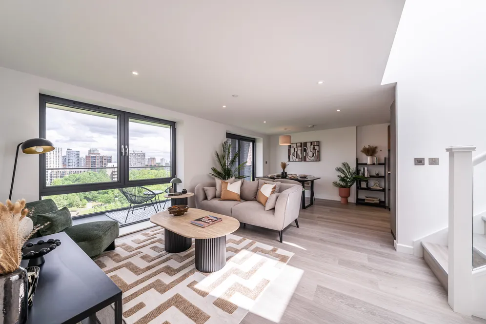 Plough Road, London, SW11 photo 2
