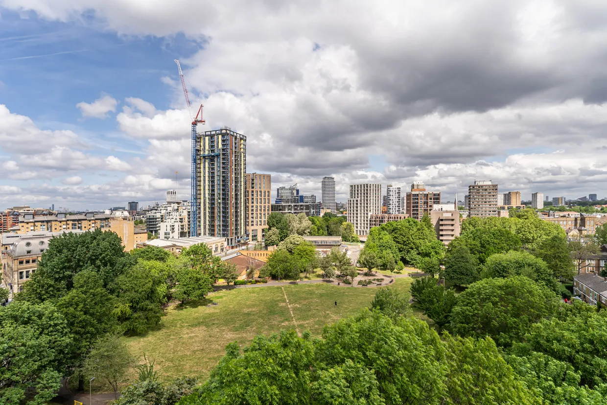 Plough Road, London, SW11 photo 12