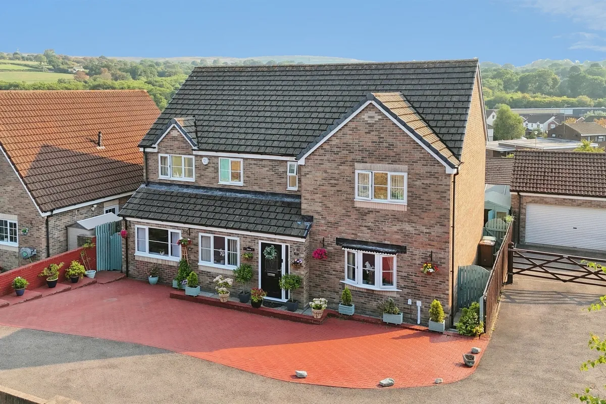 School Close, Nelson, Treharris