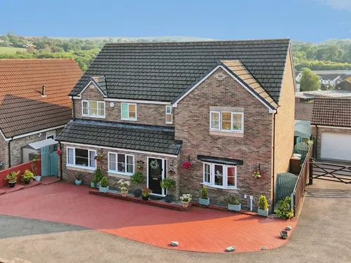 School Close, Nelson, Treharrisphoto