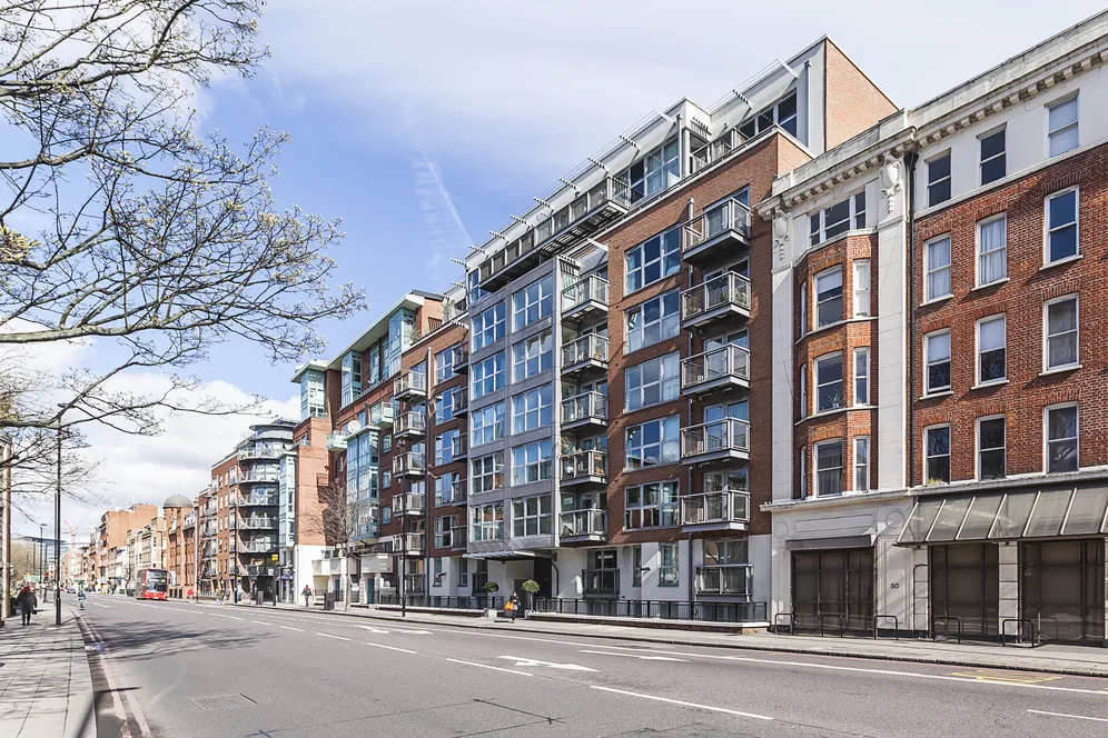 Vauxhall Bridge Road, London, SW1V photo 8