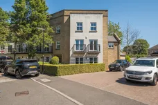 Alexander Crescent, Caterham, CR3 photo 2