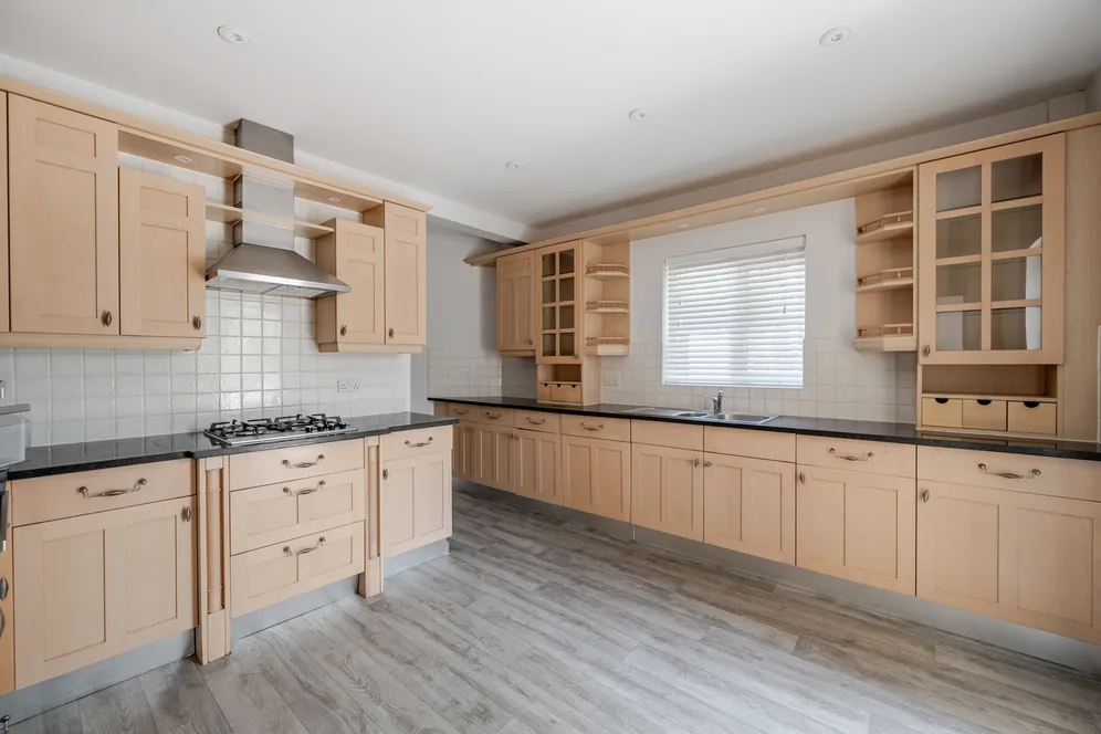 Alexander Crescent, Caterham, CR3 photo 4