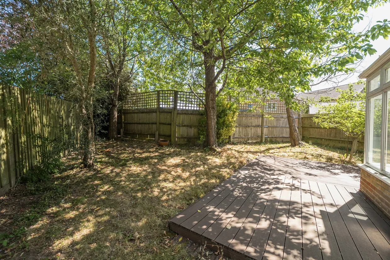 Alexander Crescent, Caterham, CR3 photo 9