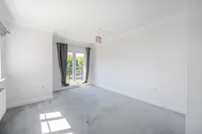 Alexander Crescent, Caterham, CR3 photo 17
