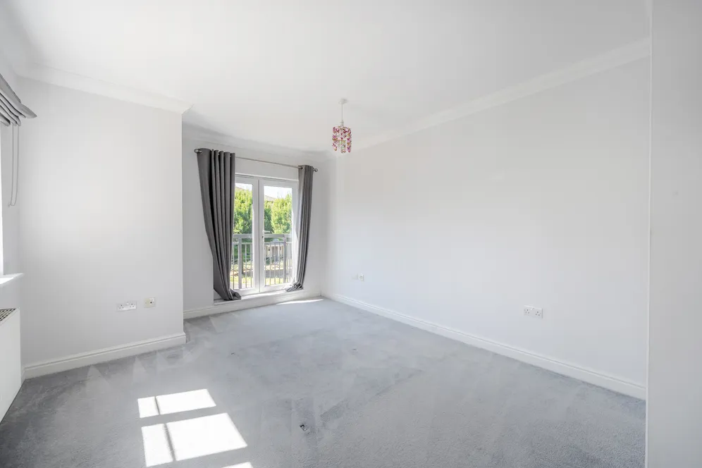 Alexander Crescent, Caterham, CR3 photo 17