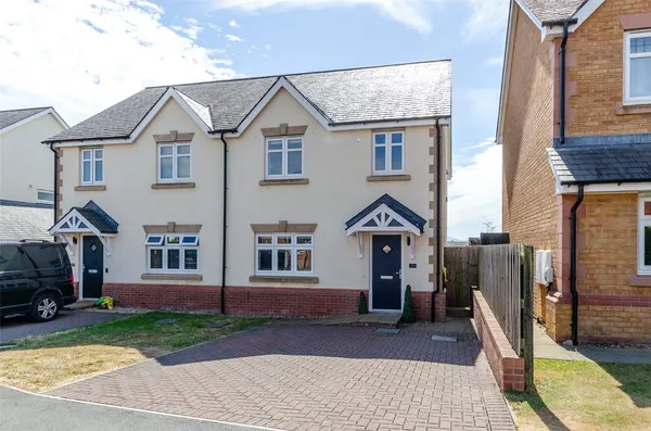 Gwel Y Llan, Caernarfon, Gwynedd, LL55