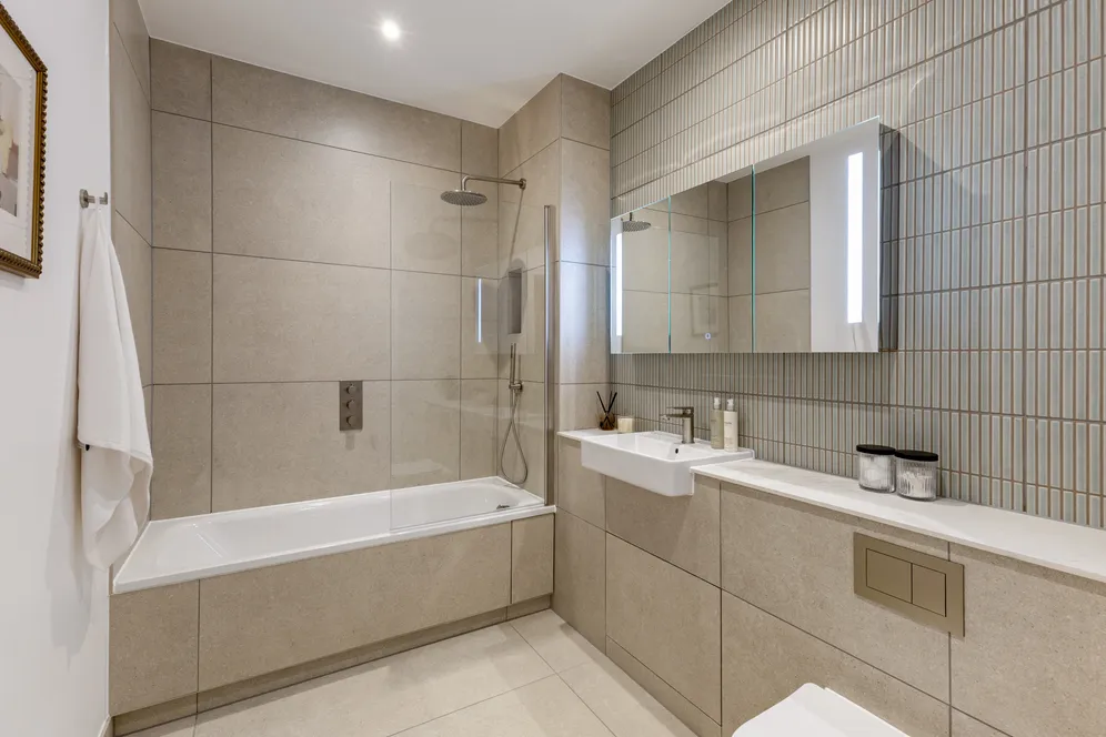 The Broadway, London, SW19 photo 6