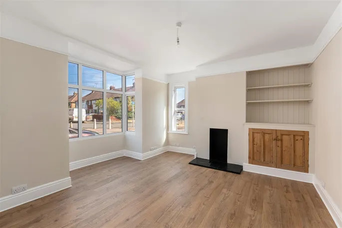 Property carousel image 3