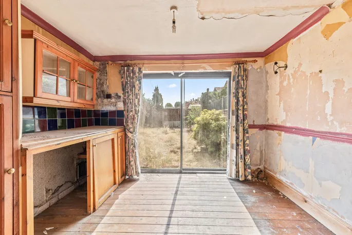 Property carousel image 9