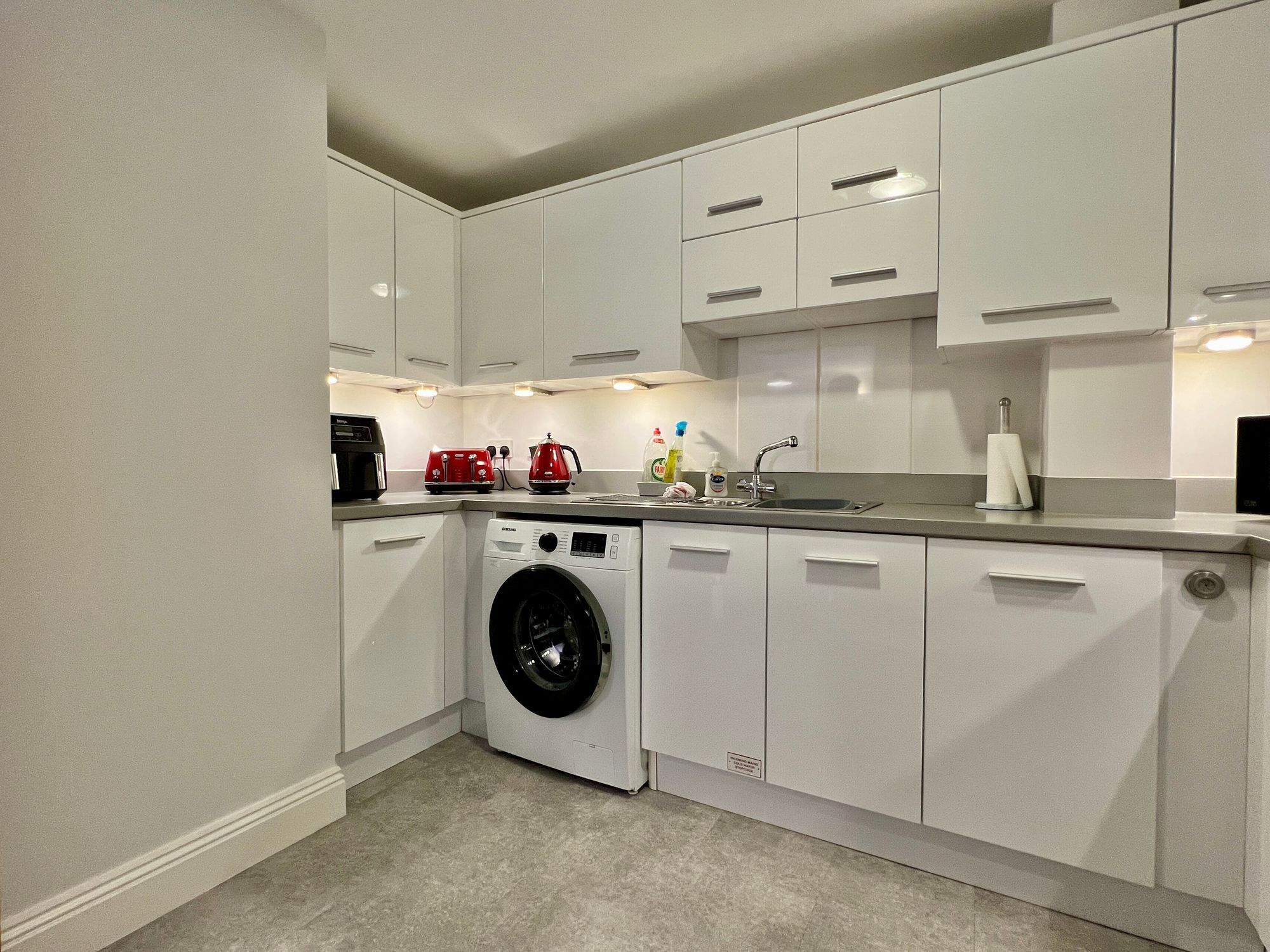 Monmouth Court, Bindon Road - NO onward chain! Image 9
