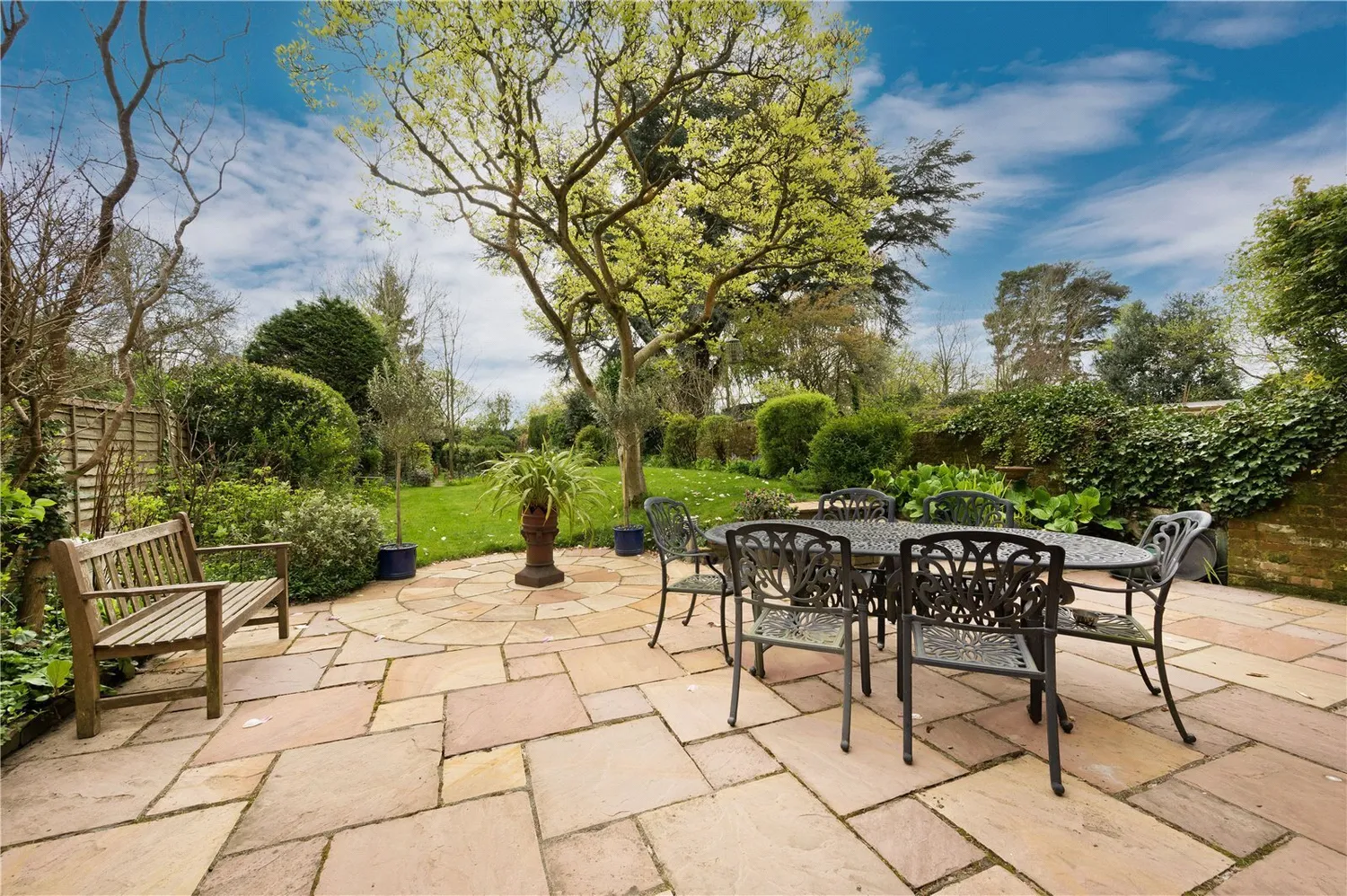 Perry Hill, Worplesdon, GU3 photo 2