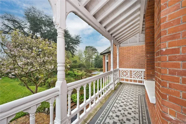Perry Hill, Worplesdon, GU3 photo 11