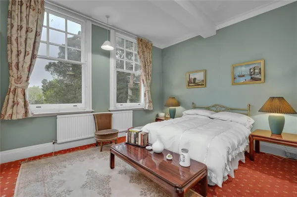 Perry Hill, Worplesdon, GU3 photo 12