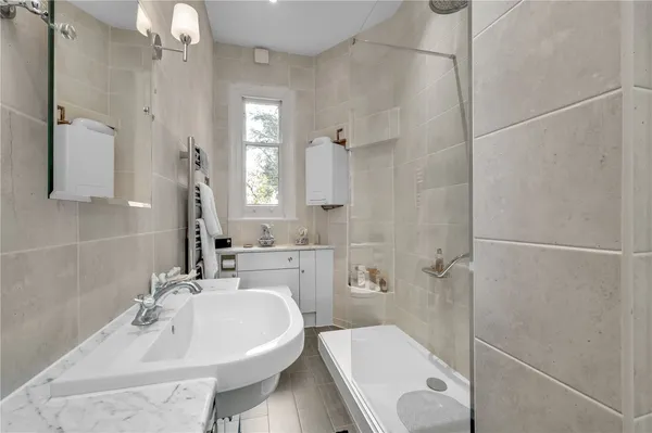 Perry Hill, Worplesdon, GU3 photo 14