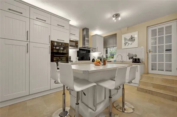 Perry Hill, Worplesdon, GU3 photo 19