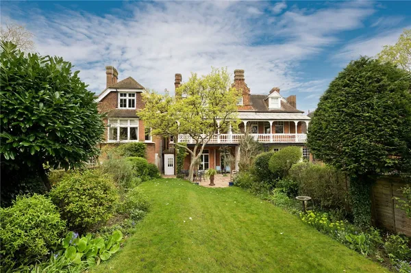 Perry Hill, Worplesdon, GU3 photo 22