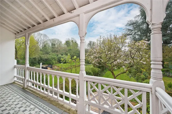 Perry Hill, Worplesdon, GU3 photo 24