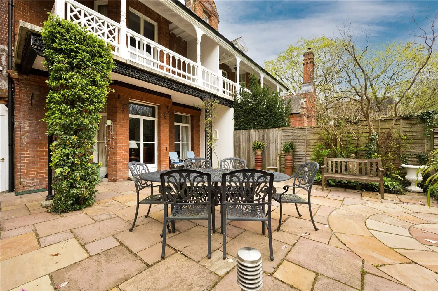 Perry Hill, Worplesdon, GU3 photo 28