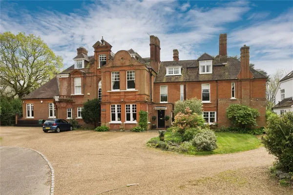 Perry Hill, Worplesdon, GU3 photo 29