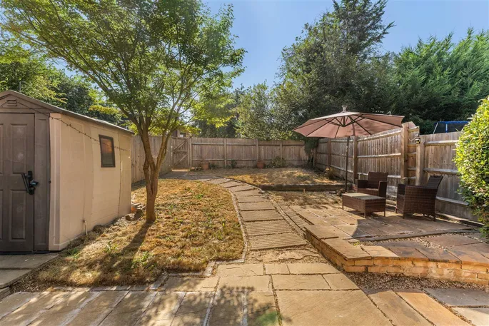 Property carousel image 12