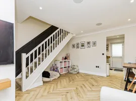 Chaldon Road, Crawley thumb 2