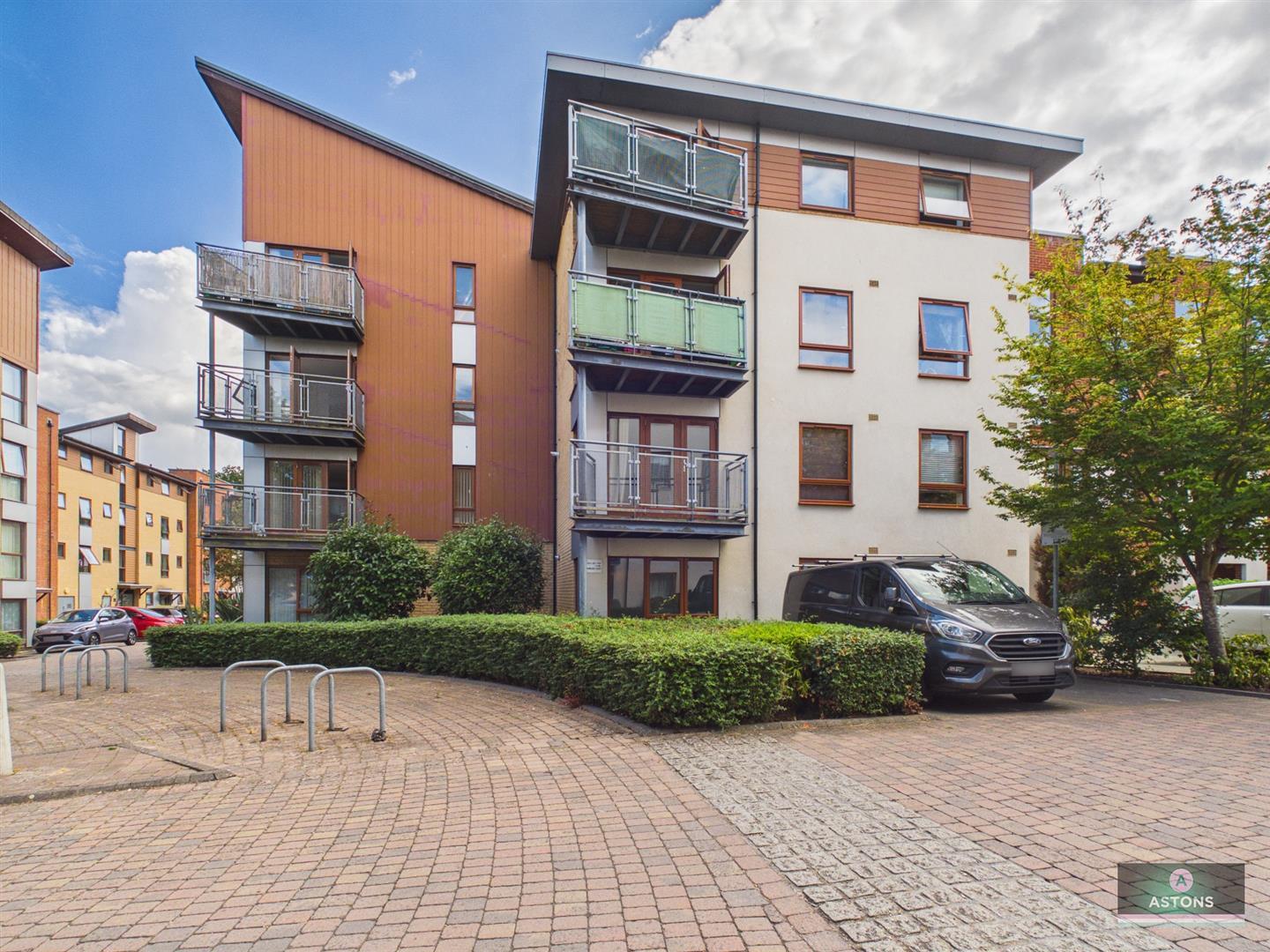 Commonwealth Drive, Crawley Image 1