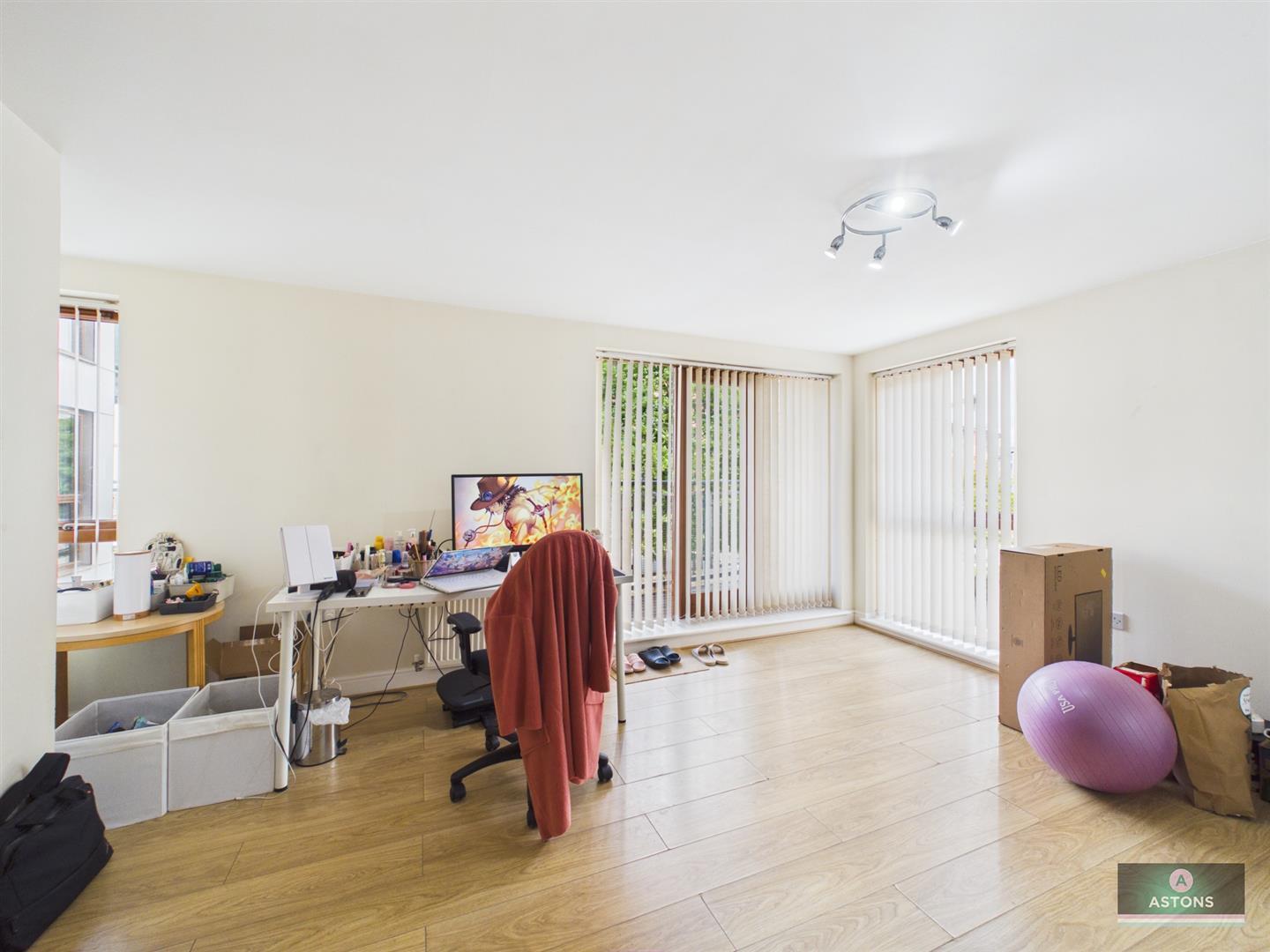 Commonwealth Drive, Crawley Image 4